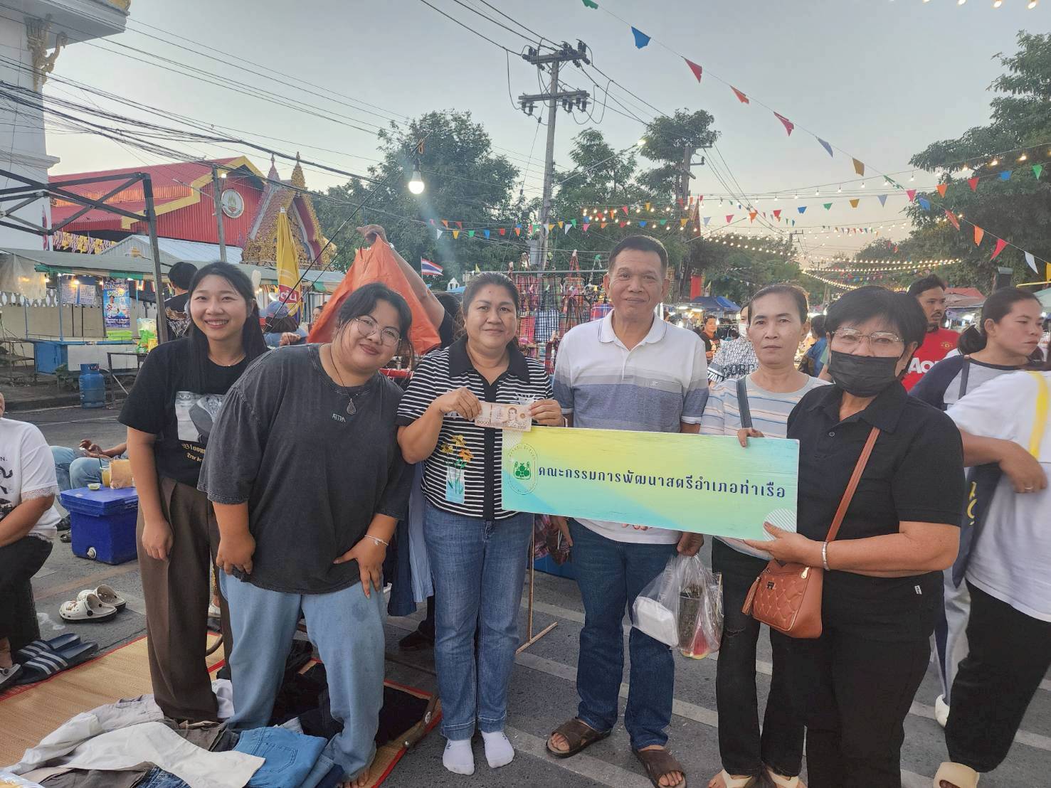 สพอ.ท่าเรือ ร่วมจำหน่ายสินค้า ณ ตลาดเลียบทางรถไฟ Tharua Night Market