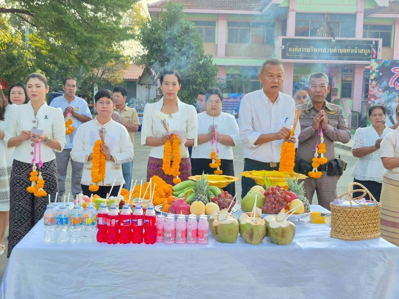 สพอ.ท่าเรือ : ร่วมพิธีทำบุญ ตักบาตร ข้าวสาร อาหารแห้ง เนื่องในโอกาสส่งท้ายปีเก่าต้อนรับปีใหม่ พ.ศ.2569