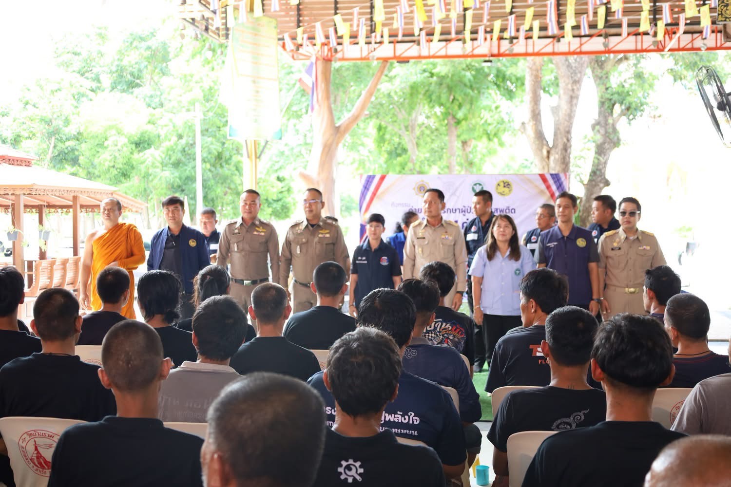 📢 สพอ.ท่าเรือ 🤝 : ร่วมพิธีปิดค่ายบำบัดรักษาผู้ป่วยยาเสพติด “1 อำเภอ 1 ค่ายบำบัด” และมอบประกาศนียบัตรแก่ผู้ผ่านการบำบัด
